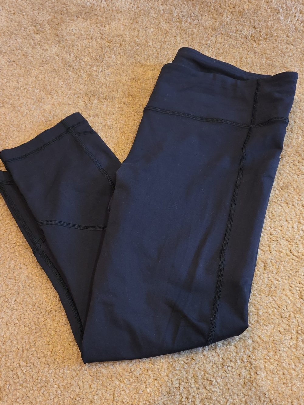Lululemom Black Capri Leggings - Comfortable Everyday Stretch